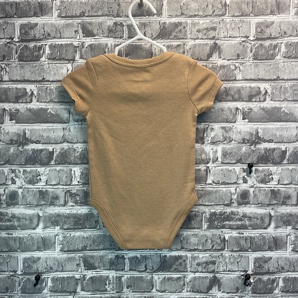 Nike Beige Baby‎ onesie - Picture 3 of 4